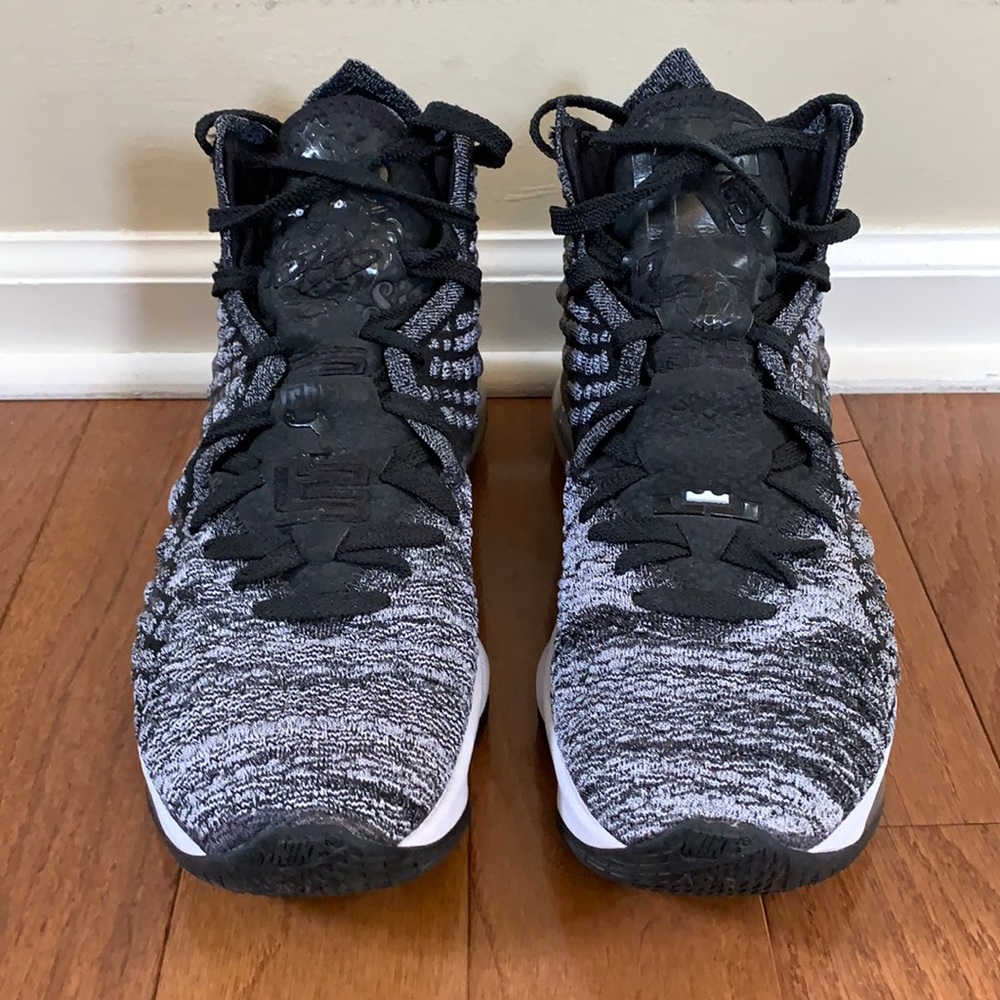 Nike LeBron 17